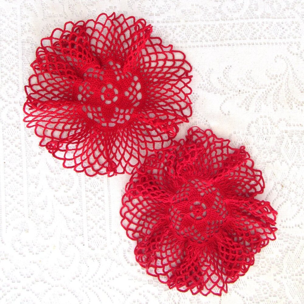 RED TABLE DOILIES, NEW & CRISP, PERFECT UNDER VASE, CANDY DISH, LAMPS